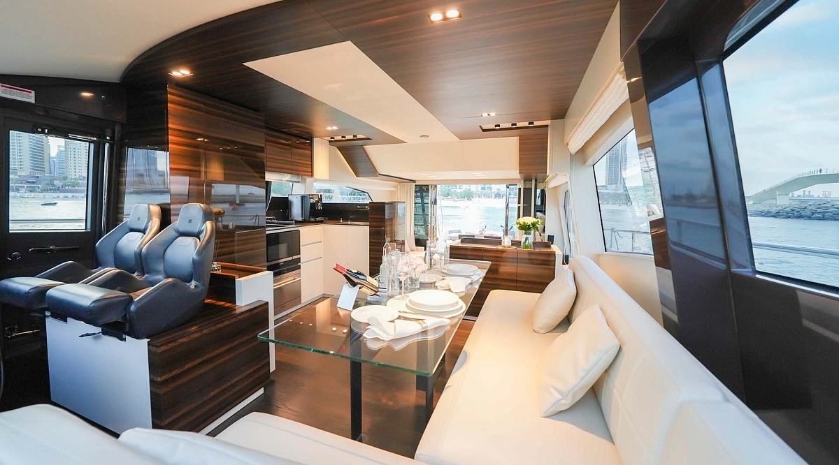 Аренда моторной яхты Ferretti 670 Bella 4 в Дубае, ОАЭ
